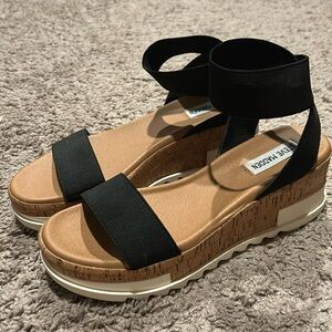 Women’s size 8 Steve Madden sandals
